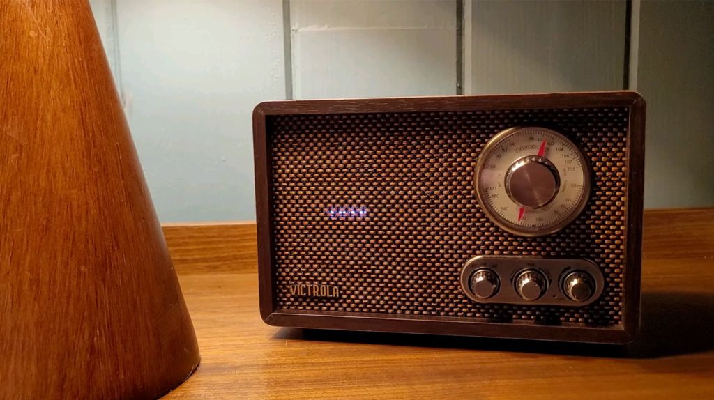 Victrola Retro Wood Bluetooth Radio